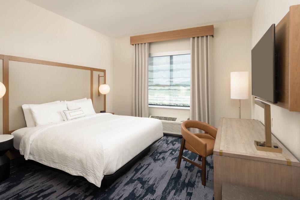 Guest Room, 1 King interior